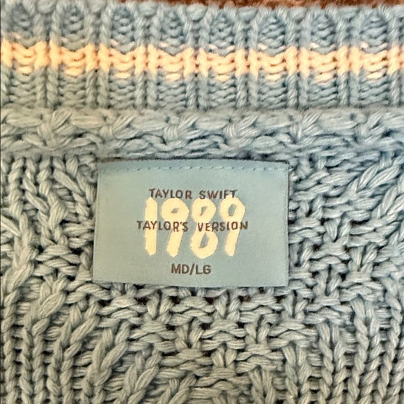 Taylor Swift Authentic 1989 Light Blue Knit Cardigan - Picture 2 of 3